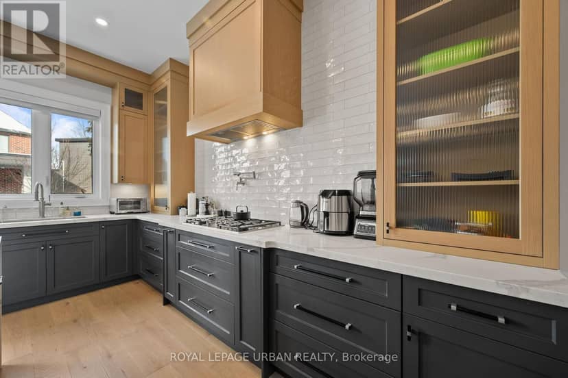 2540 St Clair Avenue E — photo 14 of 40