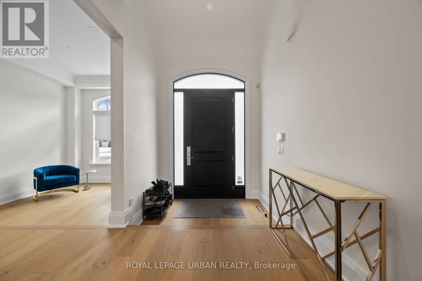 2540 St Clair Avenue E, Toronto, photo 3