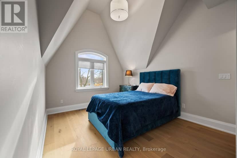 2540 St Clair Avenue E — photo 36 of 40