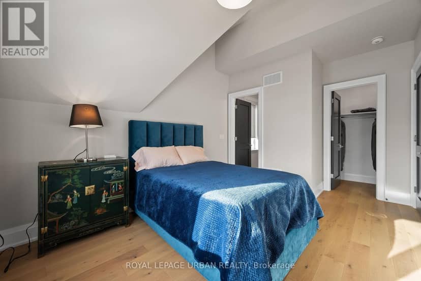 2540 St Clair Avenue E — photo 37 of 40