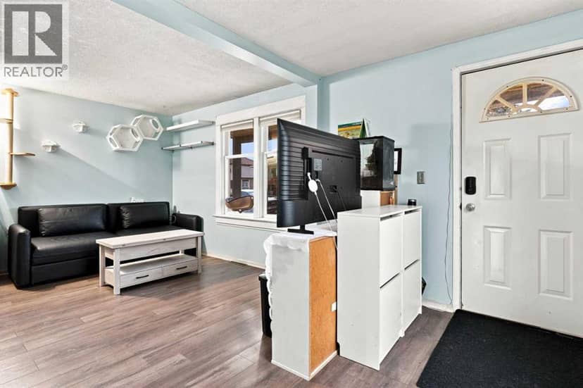 235 20 Avenue NE, Calgary, photo 3
