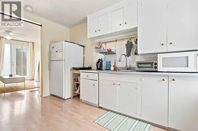 235 20 Avenue NE — photo 19 of 33