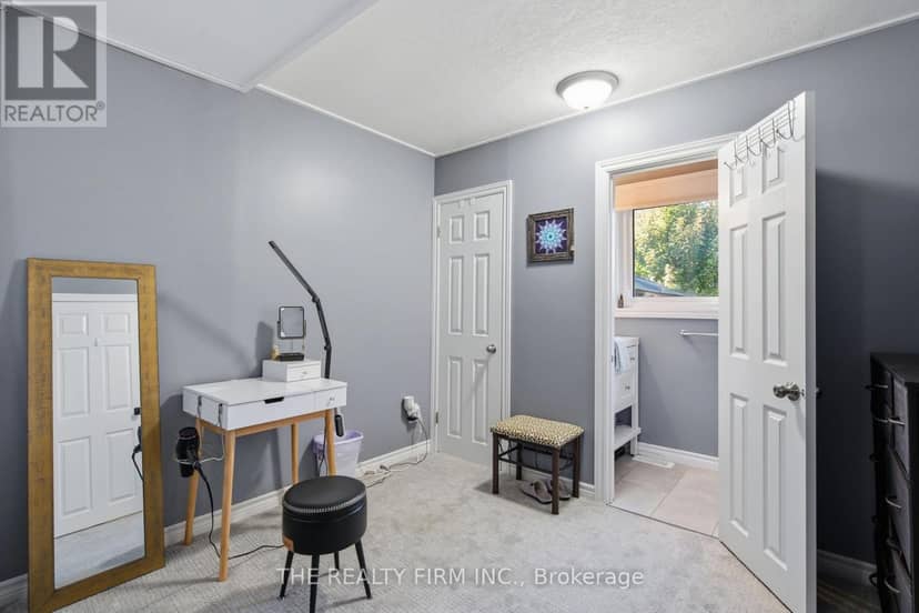 25 Queenston Crescent — photo 16 of 40