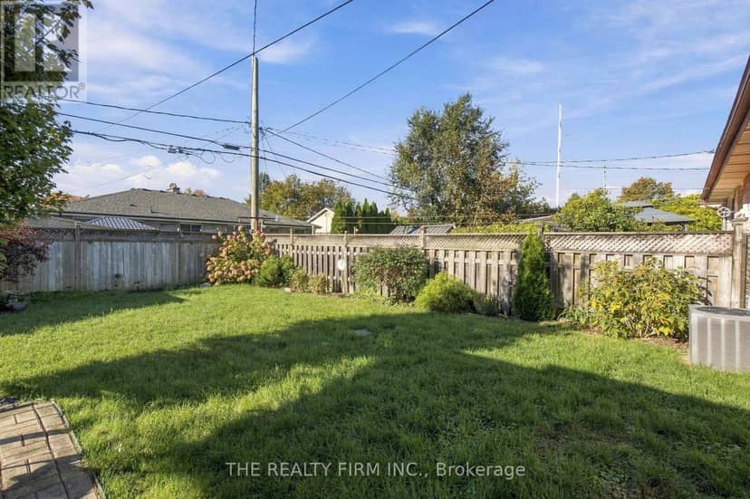 25 Queenston Crescent — photo 38 of 40