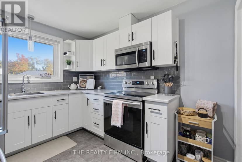 25 Queenston Crescent — photo 9 of 40