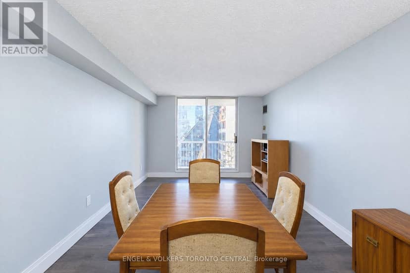 606 - 15 Sewells Road — photo 11 of 40
