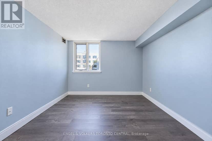 606 - 15 Sewells Road — photo 21 of 40