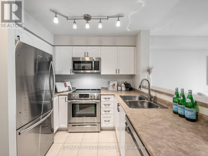 509 - 7 Michael Power Place, Toronto, photo 3