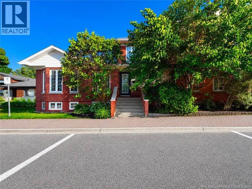 102 St George, Bathurst