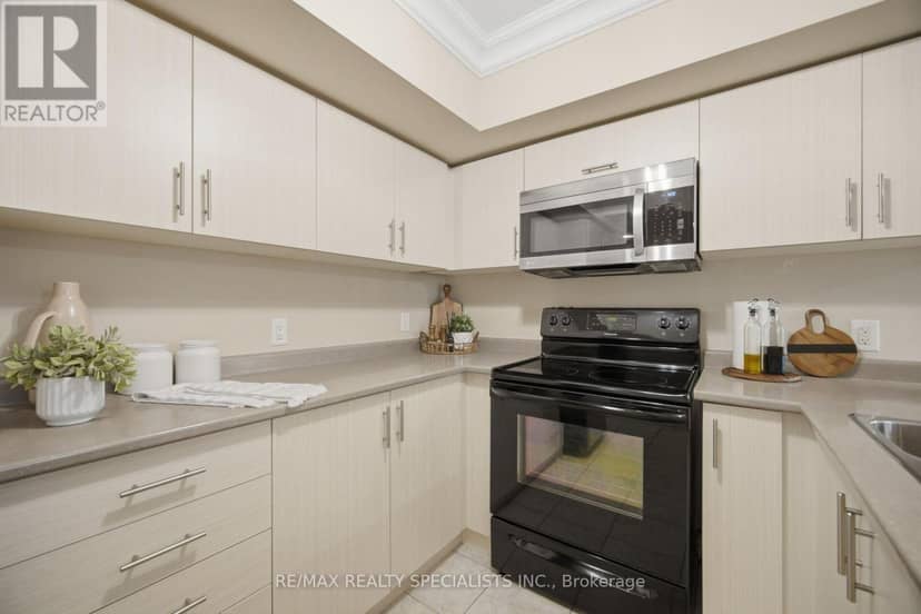 66 - 2441 Greenwich Drive — photo 19 of 36