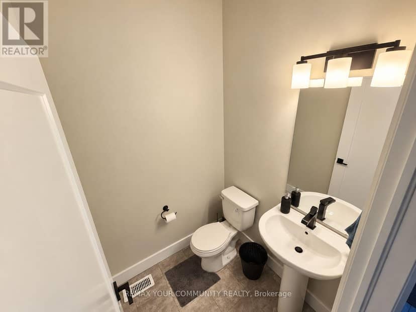 28 Dusenbury Drive, Loyalist, photo 4