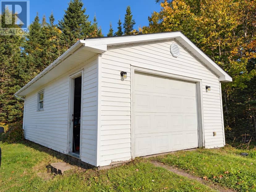 519 Cenotaph Road — photo 10 of 34