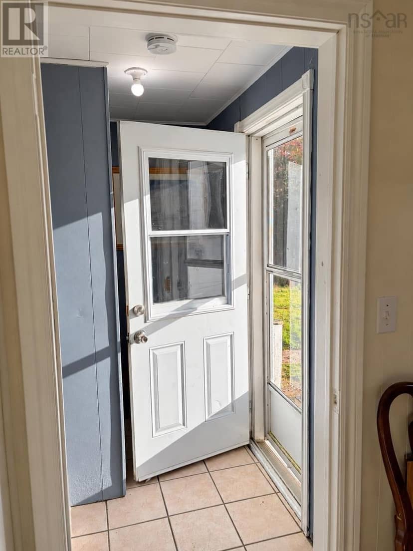 519 Cenotaph Road — photo 14 of 34