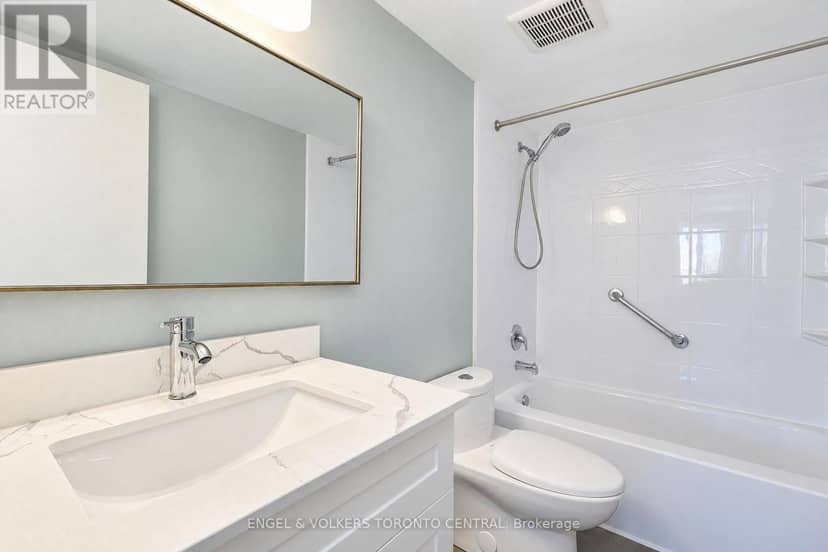 606 - 15 Sewells Road — photo 28 of 40
