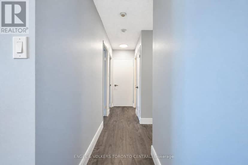 606 - 15 Sewells Road — photo 35 of 40