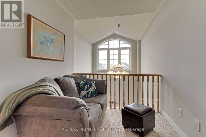 64 Ian Drive — photo 13 of 32