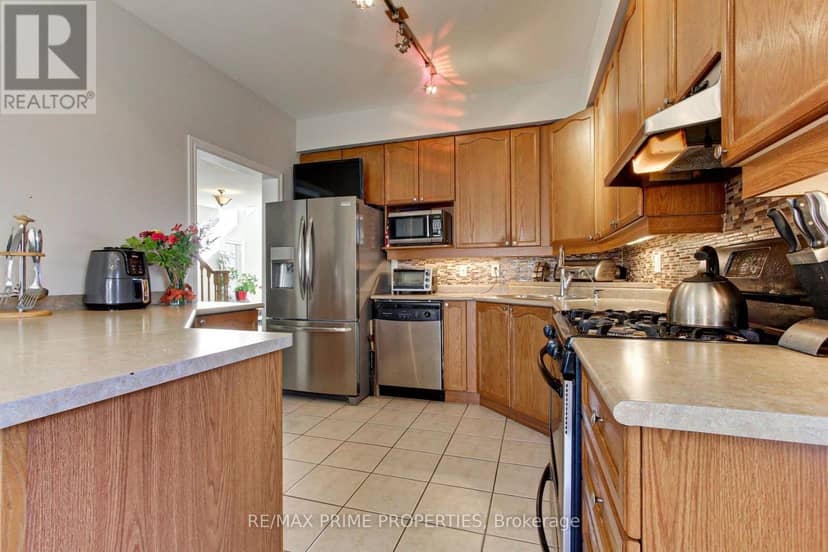 64 Ian Drive — photo 6 of 32