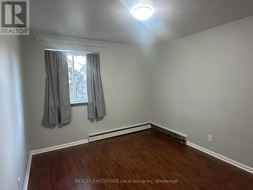 14 Milford Crescent — photo 11 of 37