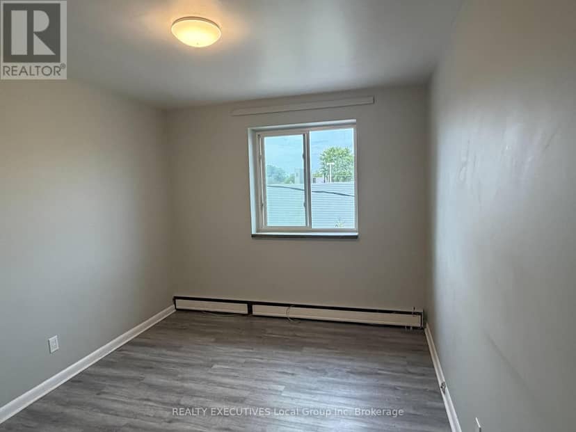 14 Milford Crescent — photo 17 of 37