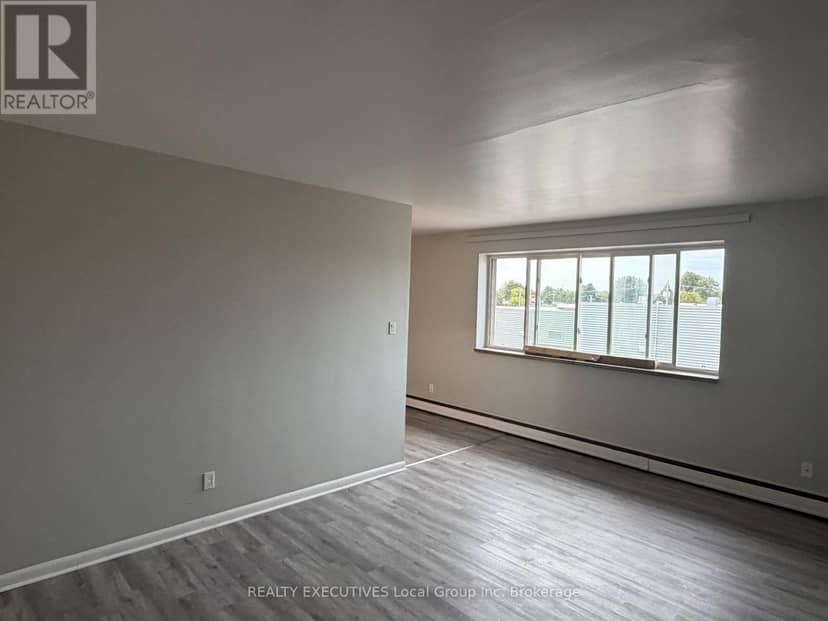 14 Milford Crescent — photo 19 of 37