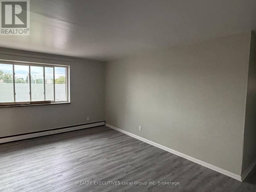 14 Milford Crescent — photo 24 of 37