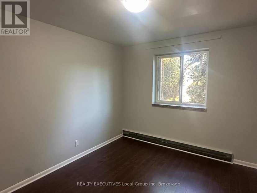 14 Milford Crescent — photo 9 of 37