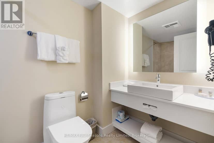 3109-3111 - 9 Harbour Street E — photo 18 of 29