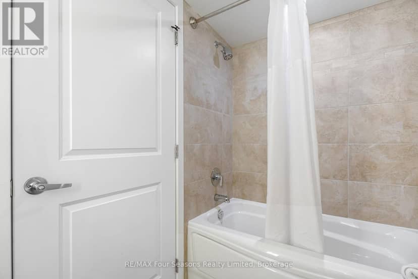 3109-3111 - 9 Harbour Street E — photo 19 of 29