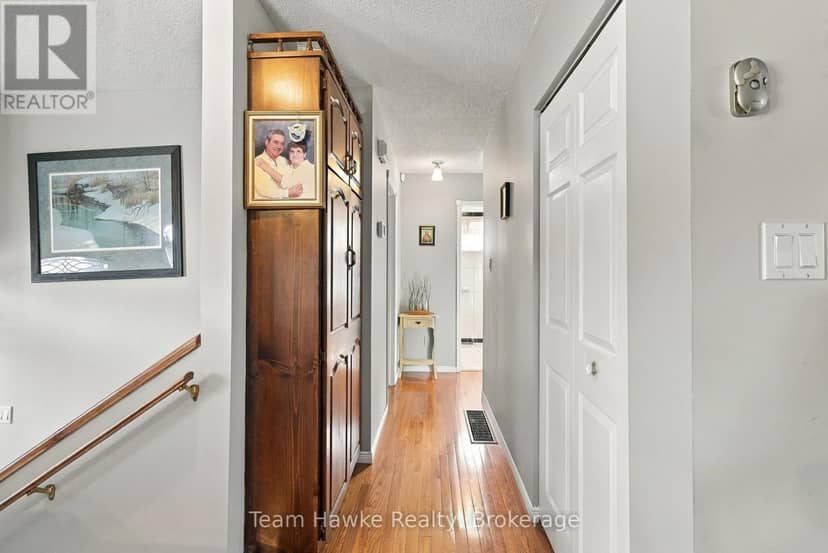 464 West Street W — photo 14 of 40
