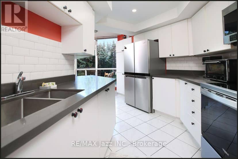105 - 360 Watson Street W — photo 15 of 36