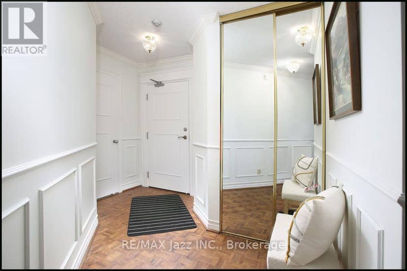 105 - 360 Watson Street W, Whitby, photo 5