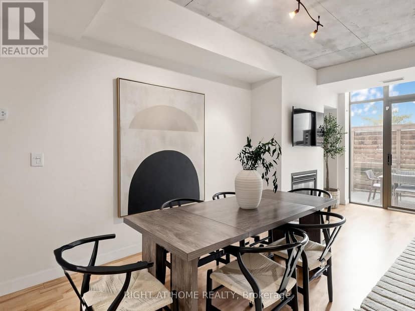 4 - 295 Mutual Street — photo 10 of 40
