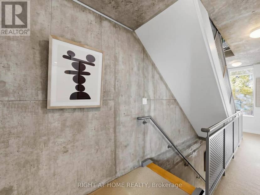 4 - 295 Mutual Street — photo 22 of 40