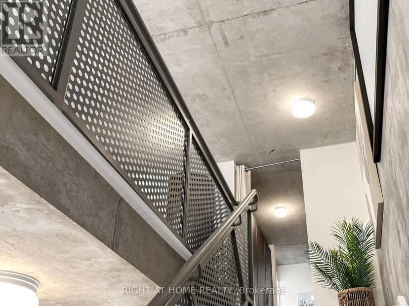 4 - 295 Mutual Street — photo 34 of 40