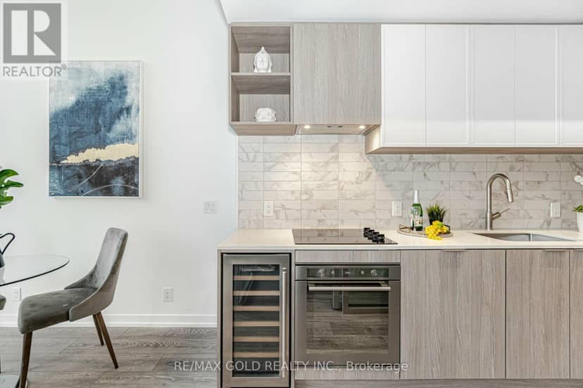 216 - 2020 Bathurst Street — photo 10 of 40