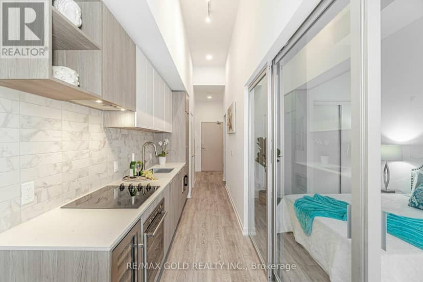 216 - 2020 Bathurst Street — photo 11 of 40