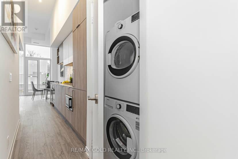 216 - 2020 Bathurst Street — photo 23 of 40