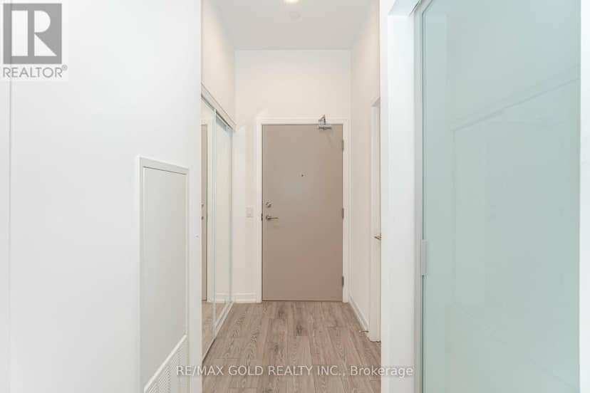 216 - 2020 Bathurst Street — photo 25 of 40