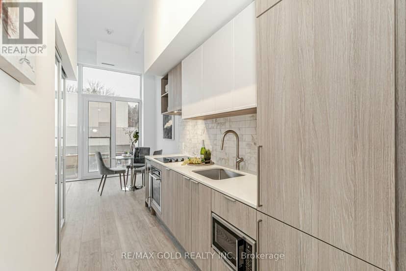 216 - 2020 Bathurst Street — photo 9 of 40
