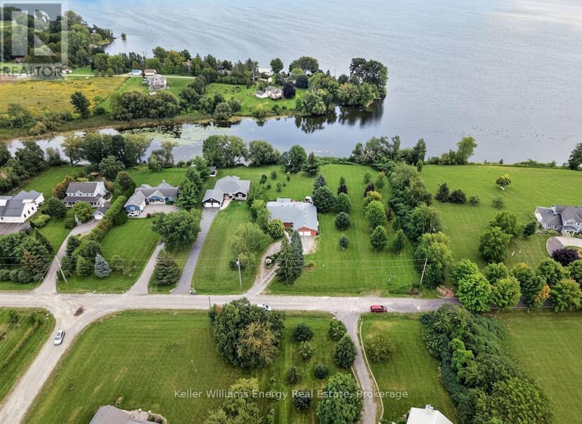 89 Smith's Bay Avenue, Prince Edward County
