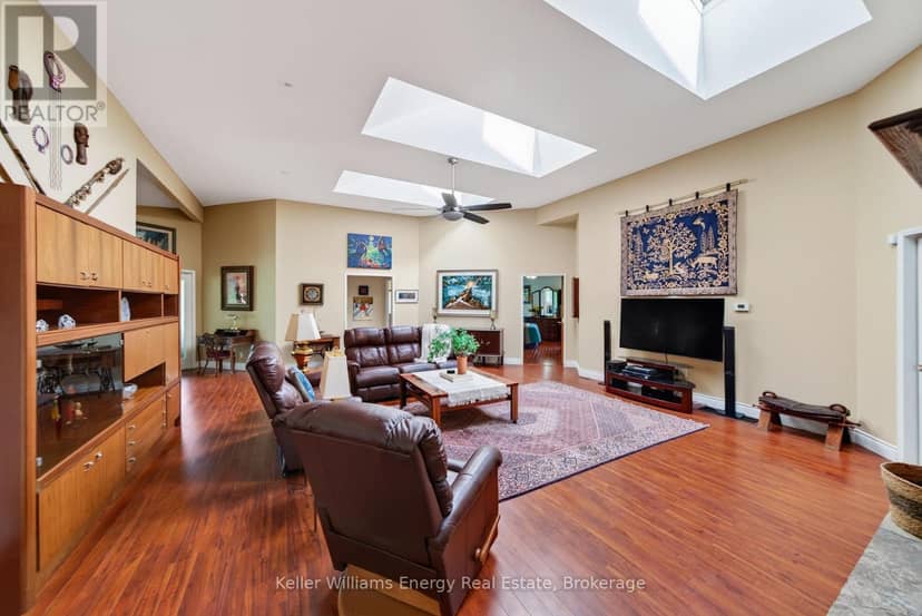 89 Smith's Bay Avenue — photo 11 of 40