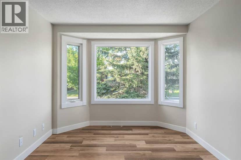 7609 36 Avenue NW — photo 10 of 40