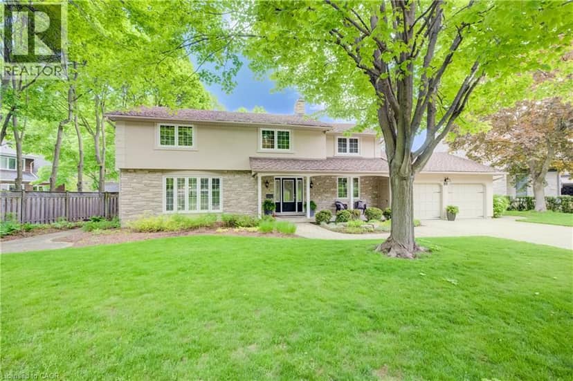 60 HUNTLEY Crescent — photo 2 of 40