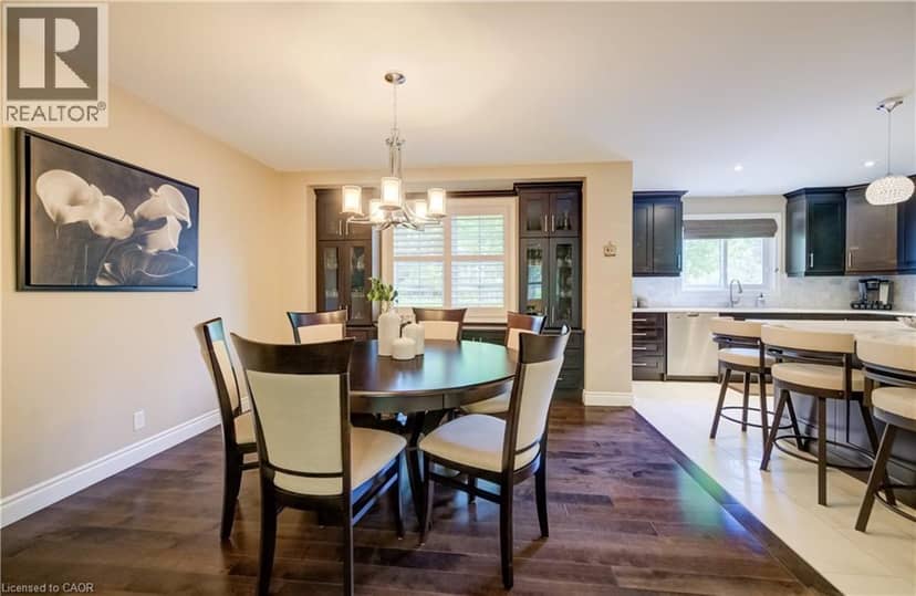 60 HUNTLEY Crescent — photo 9 of 40