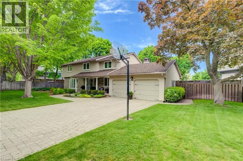 60 HUNTLEY Crescent — photo 3 of 40