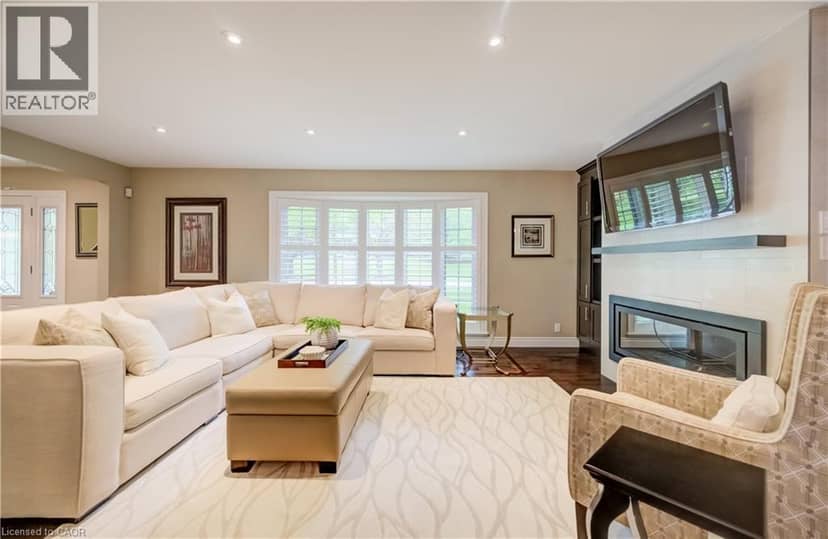 60 HUNTLEY Crescent — photo 8 of 40