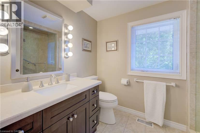 60 HUNTLEY Crescent — photo 24 of 40