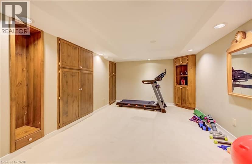 60 HUNTLEY Crescent — photo 35 of 40