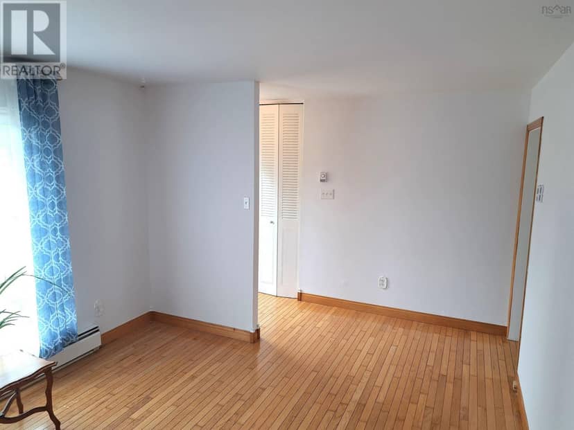 3 Robertson Crescent — photo 11 of 35