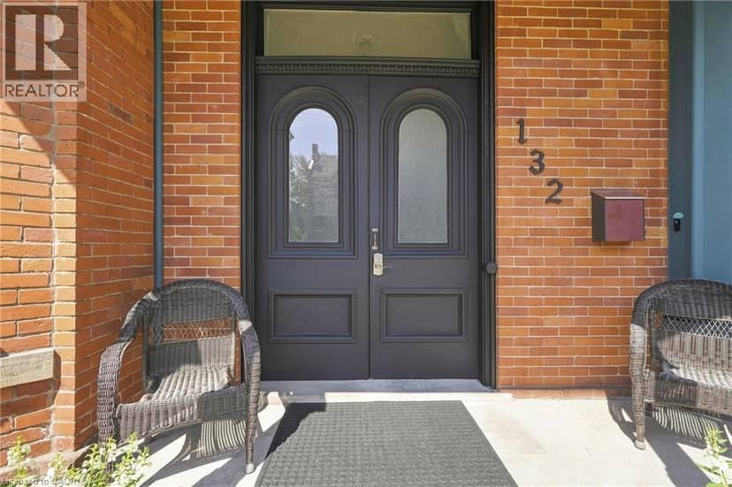 132 EMERALD Street S — photo 4 of 40